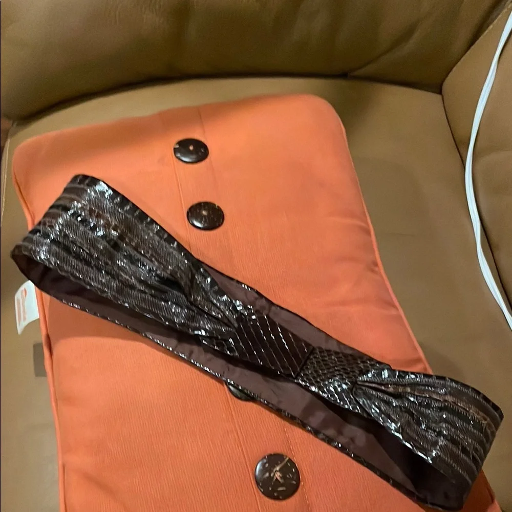 Vintage Anne Klein belt. Barely worn. - Picture 2 of 3